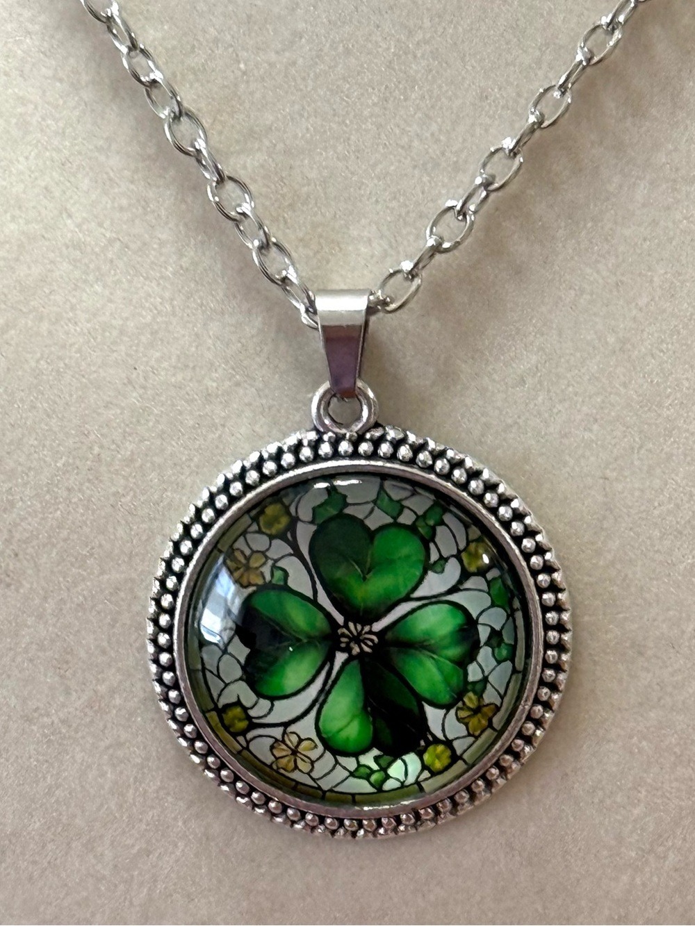 Four 4 Leaf Clover Cabochon Necklace Silver Tone Green & White New